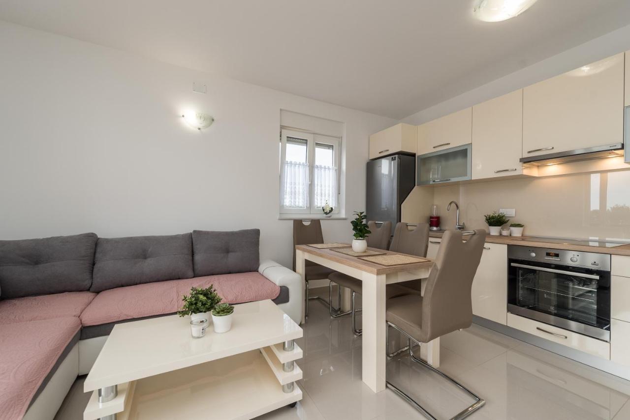 Zoran Brand New Modern Apartments Mandre Exterior photo